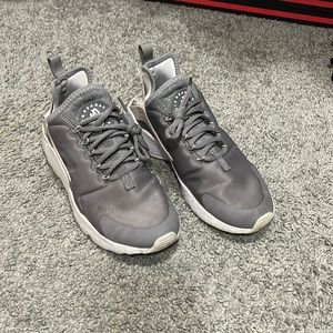 Size 7 Nike Air Huarache